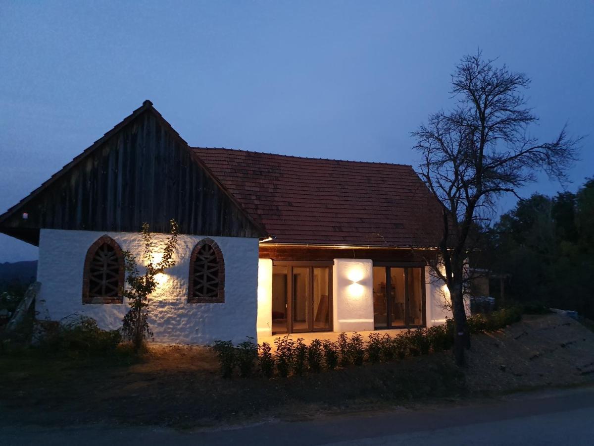 Apartment Wohlfuehloase Am Trausdorfberg Mit Sauna/whirlpool *