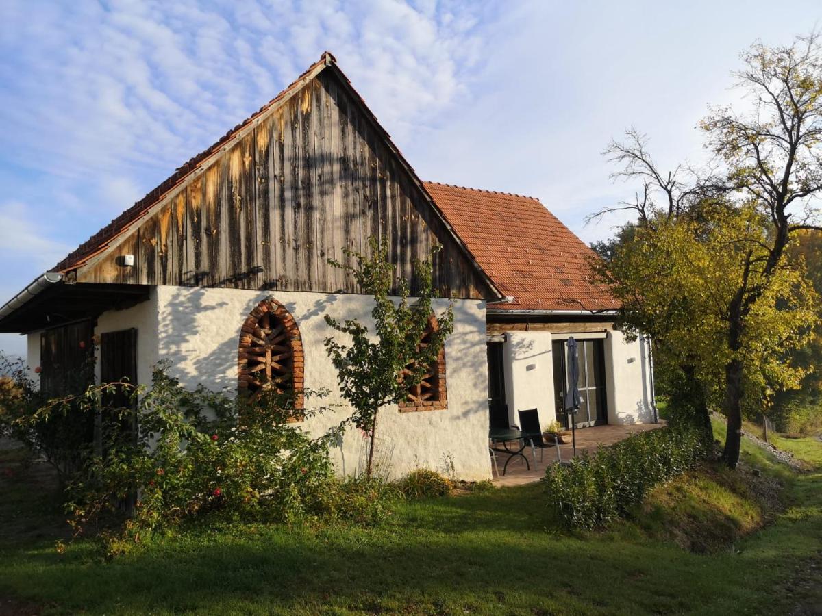 Apartment Wohlfuehloase Am Trausdorfberg Mit Sauna/whirlpool *