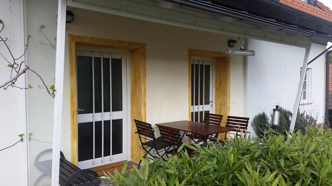 Wohlfuehloase Am Trausdorfberg Mit Sauna/whirlpool Apartment *