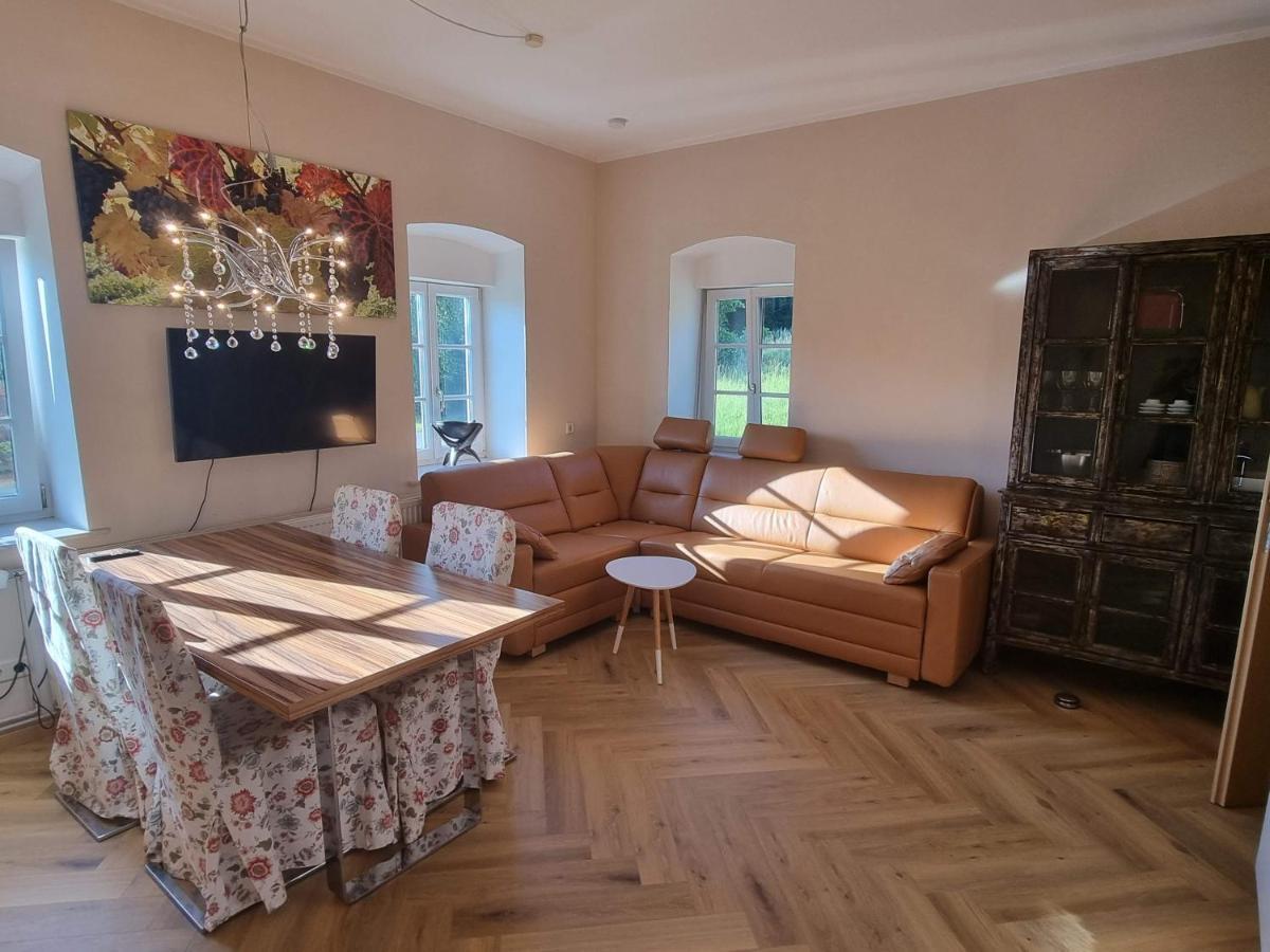 Apartment Wohlfuehloase Am Trausdorfberg Mit Sauna/whirlpool